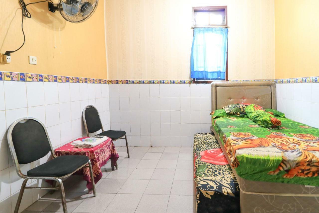 Dharmawati Homestay Syariah At Terminal Purabaya Waru Exterior photo