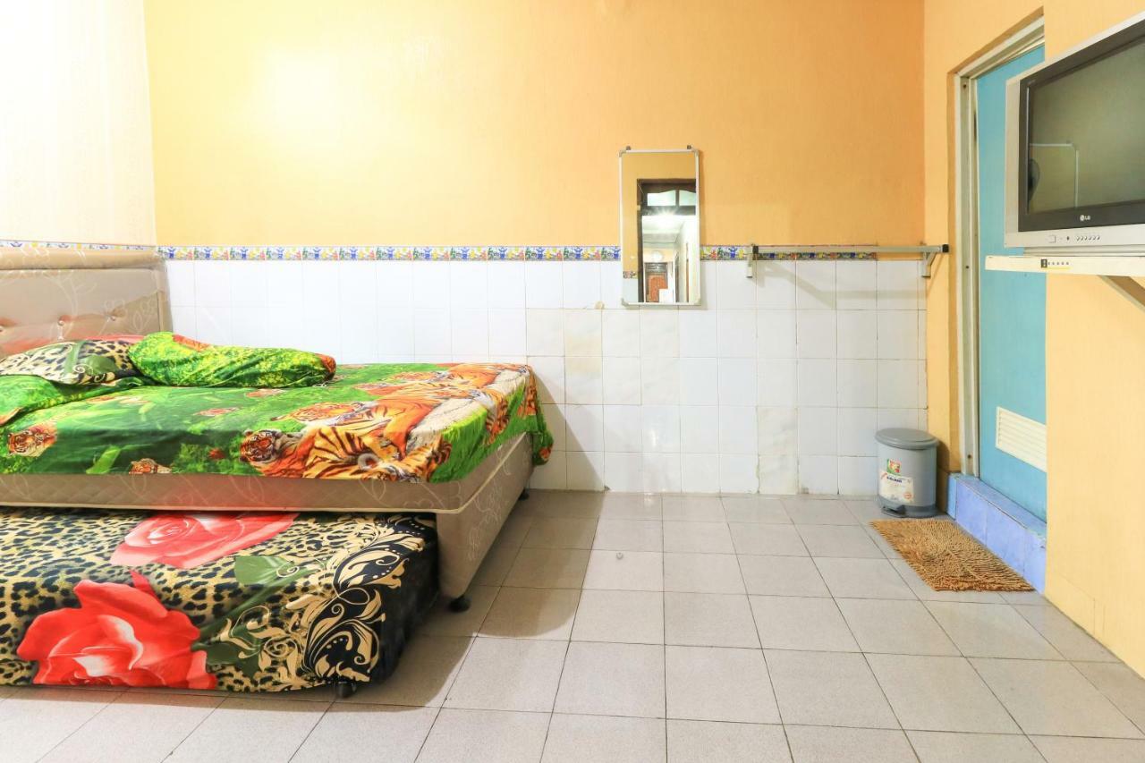 Dharmawati Homestay Syariah At Terminal Purabaya Waru Exterior photo