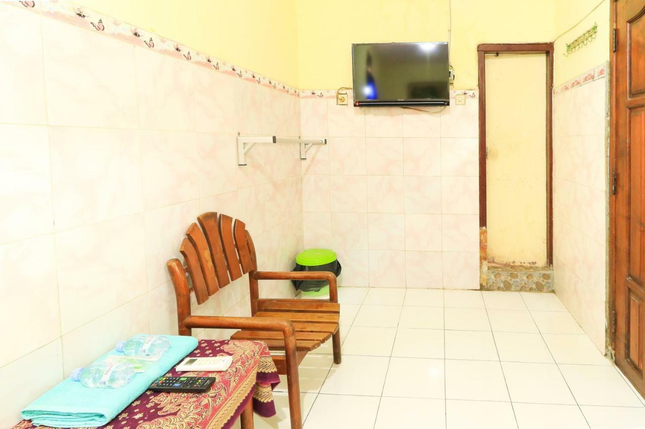 Dharmawati Homestay Syariah At Terminal Purabaya Waru Exterior photo