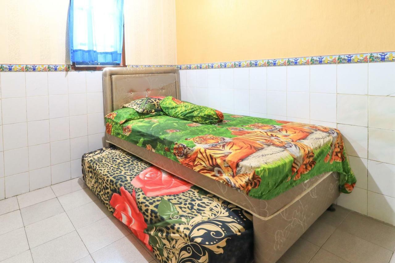Dharmawati Homestay Syariah At Terminal Purabaya Waru Exterior photo