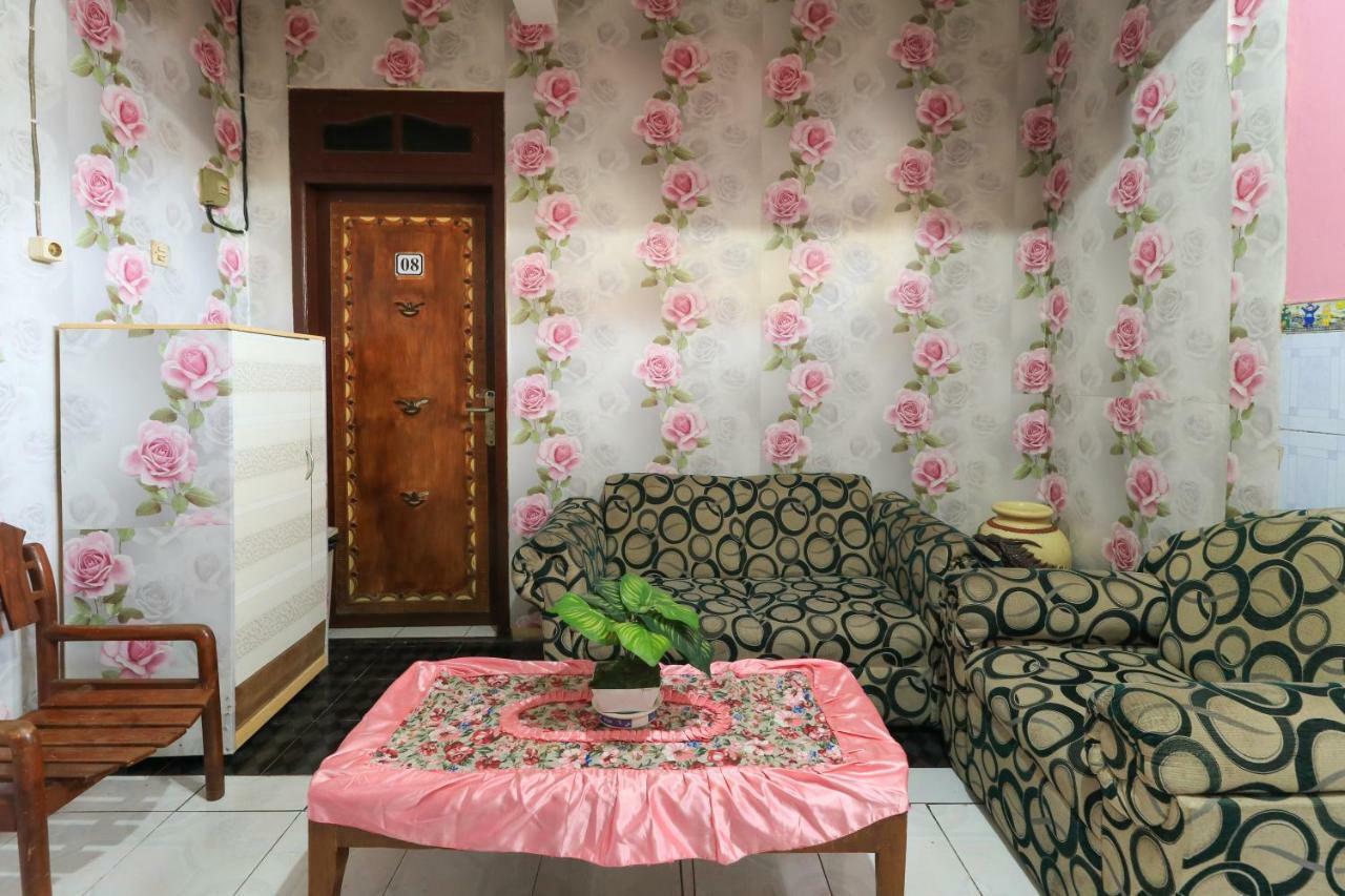 Dharmawati Homestay Syariah At Terminal Purabaya Waru Exterior photo